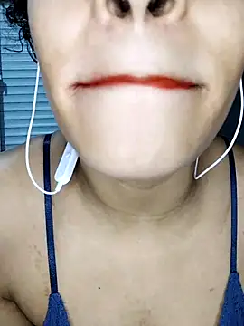 Snapshot of Su_Duarte_1 chatting on November 13, 2:15 am Su Duarte 1 online show from November 13, 2:15 am