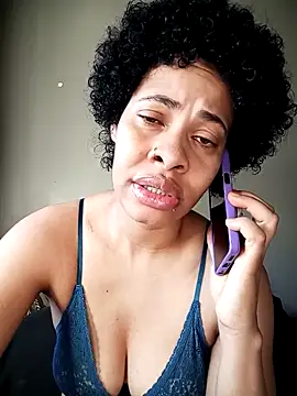 Snapshot of Su_Duarte_1 chatting on December 4, 8:08 pm Su Duarte 1 online show from December 4, 8:08 pm