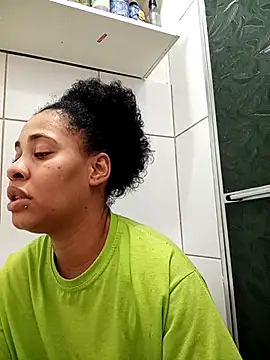 Snapshot of Su_Duarte_1 chatting on December 3, 2:34 am Su Duarte 1 online show from December 3, 2:34 am