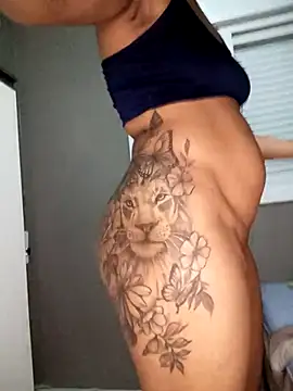 Snapshot of Su_Duarte_1 chatting on December 4, 2:43 am Su Duarte 1 online show from December 4, 2:43 am