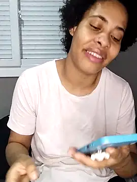 Snapshot of Su_Duarte_1 chatting on November 16, 1:32 am Su Duarte 1 online show from November 16, 1:32 am