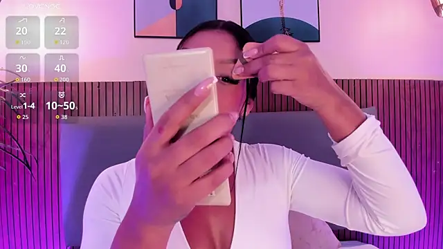 NicolleeEvanss online show from November 11, 12:00 pm