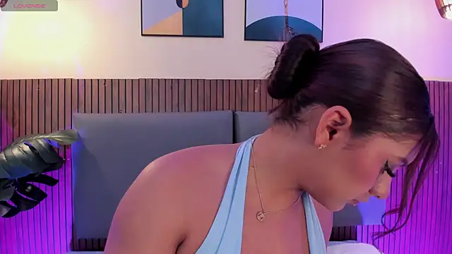 NicolleeEvanss online show from April 17, 11:24 am