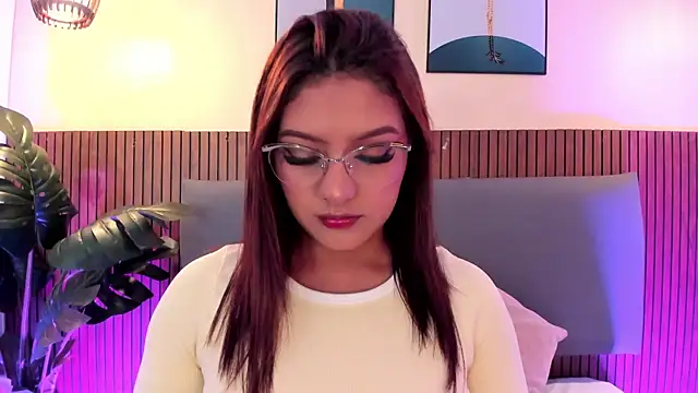 NicolleeEvanss online show from May 18, 11:04 am