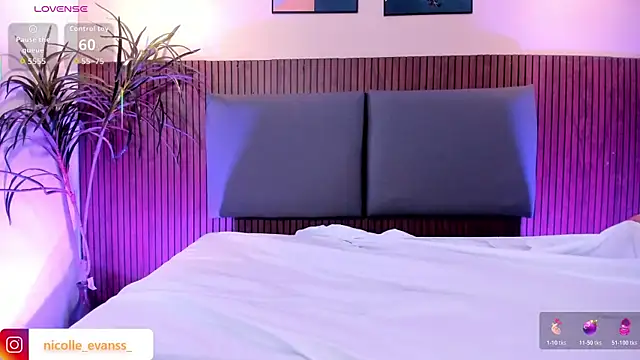 NicolleeEvanss online show from February 12, 12:49 pm