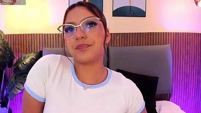 NicolleeEvanss online show from May 8, 10:52 am