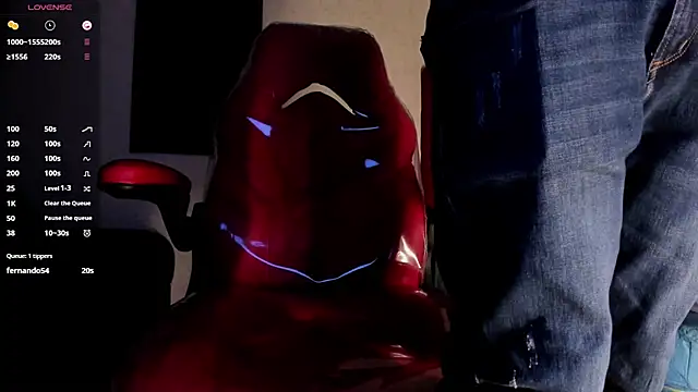 Snapshot of Lil_Curved chatting on October 11, 11:44 am Lil Curved online show from October 11, 11:44 am