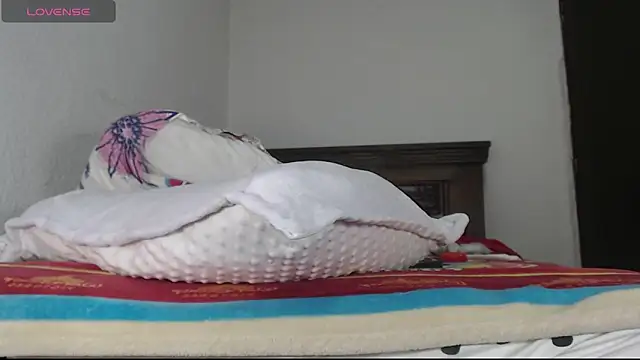 Snapshot of Karentatiana_ chatting on June 4, 12:15 am Karentatiana online show from June 4, 12:15 am