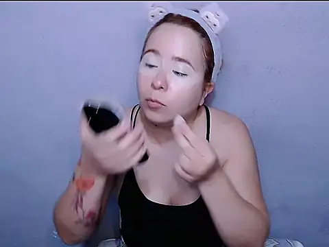 Snapshot of SubLayla01 chatting on June 11, 6:16 pm SubLayla01 online show from June 11, 6:16 pm