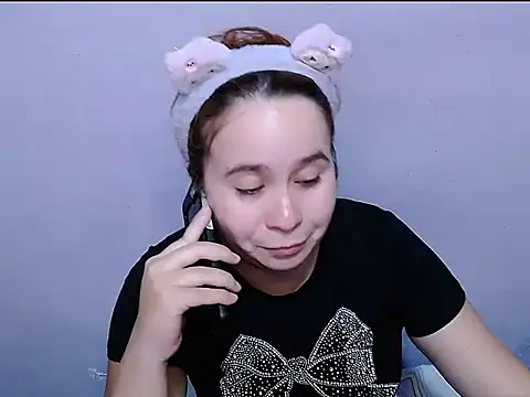 Snapshot of SubLayla01 chatting on May 23, 6:40 pm SubLayla01 online show from May 23, 6:40 pm