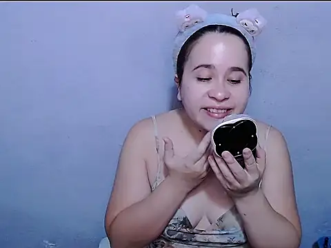 Snapshot of SubLayla01 chatting on May 18, 5:51 pm SubLayla01 online show from May 18, 5:51 pm