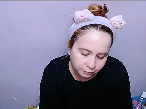 Snapshot of SubLayla01 chatting on May 12, 6:25 pm SubLayla01 online show from May 12, 6:25 pm