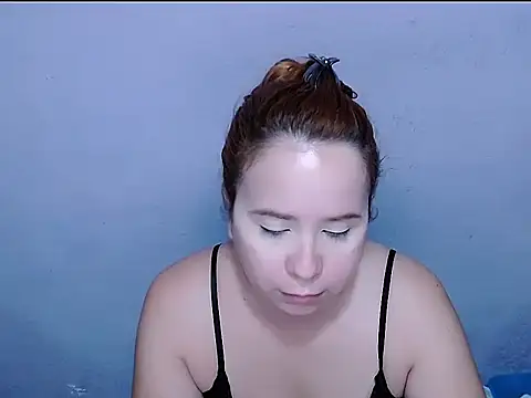 SubLayla01 online show from April 14, 6:35 pm