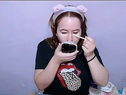 Snapshot of SubLayla01 chatting on May 1, 6:24 pm SubLayla01 online show from May 1, 6:24 pm