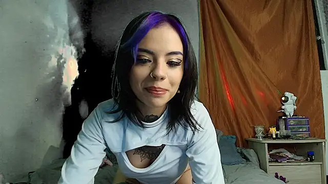 Snapshot of Alicia_Ortiiz chatting on January 18, 12:02 am Alicia Ortiiz online show from January 18, 12:02 am