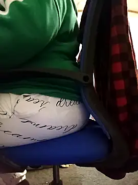 Snapshot of missthickness35_Pika chatting on January 28, 1:49 pm missthickness35 Pika online show from January 28, 1:49 pm