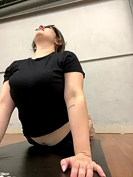 amooraaamoon online show from January 8, 1:28 pm