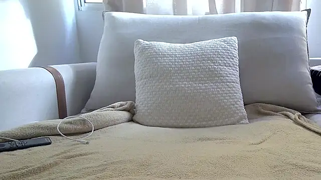 amooraaamoon online show from September 27, 6:47 pm