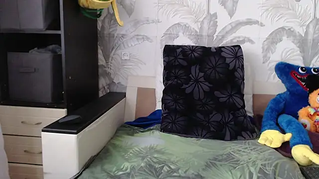 CamDiva113 online show from March 17, 1:08 pm