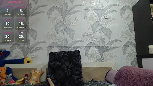 Snapshot of CamDiva113 chatting on June 17, 11:53 am CamDiva113 online show from June 17, 11:53 am