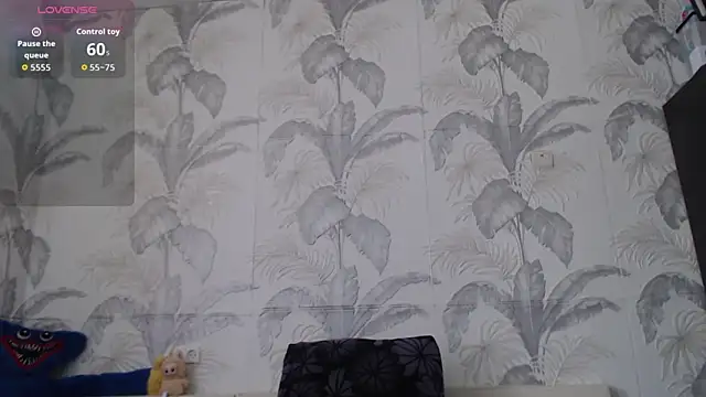 Snapshot of CamDiva113 chatting on June 16, 7:19 am CamDiva113 online show from June 16, 7:19 am