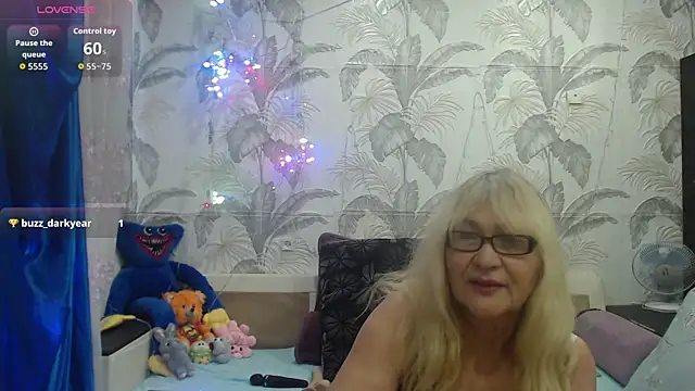 CamDiva113 online show from January 14, 2:48 am