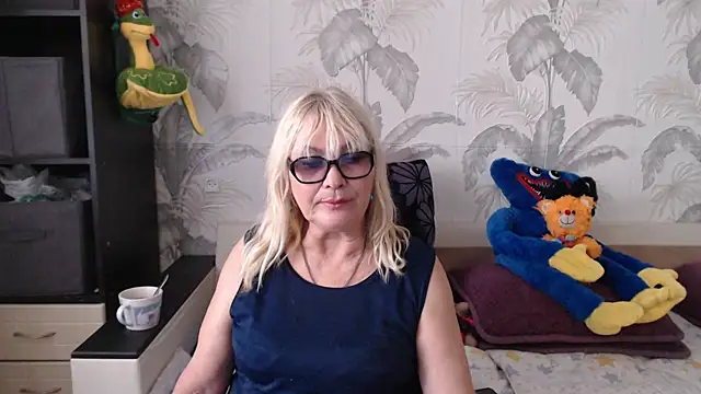 CamDiva113 online show from March 20, 8:42 am