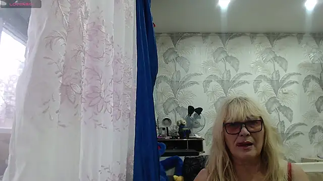 CamDiva113 online show from November 14, 9:02 am