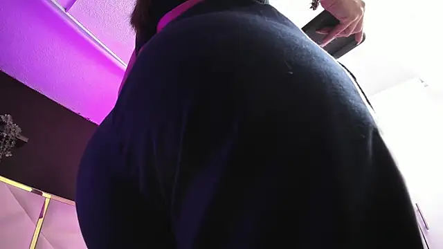 April bowie online show from November 22, 11:20 am