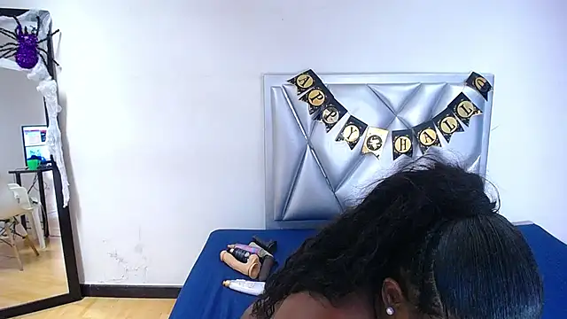 Snapshot of exotic_karmella chatting on October 25, 8:53 pm exotic karmella online show from October 25, 8:53 pm