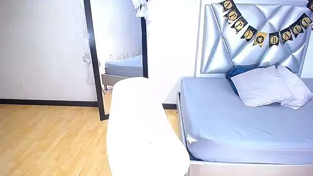 Snapshot of exotic_karmella chatting on October 22, 8:41 pm exotic karmella online show from October 22, 8:41 pm