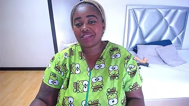 Snapshot of exotic_karmella chatting on November 19, 8:31 pm exotic karmella online show from November 19, 8:31 pm