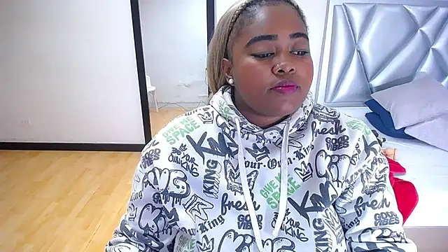 Snapshot of exotic_karmella chatting on November 13, 8:35 pm exotic karmella online show from November 13, 8:35 pm