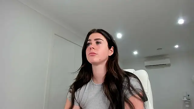 Snapshot of aus_queen chatting on October 25, 12:43 am aus queen online show from October 25, 12:43 am