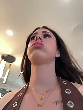 aus queen online show from February 24, 10:54 pm