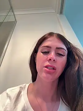 aus queen online show from February 6, 10:06 pm