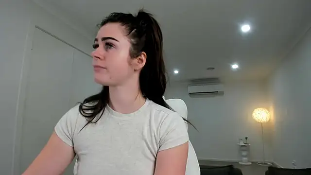 Snapshot of aus_queen chatting on October 26, 1:39 am aus queen online show from October 26, 1:39 am