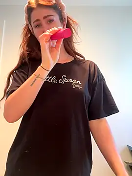 Snapshot of aus_queen chatting on November 28, 12:11 am aus queen online show from November 28, 12:11 am