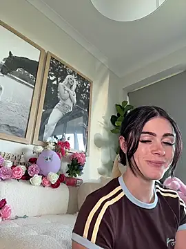 aus queen online show from April 21, 5:14 am