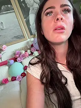 aus queen online show from April 20, 4:59 am