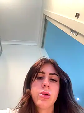 Snapshot of aus_queen chatting on November 15, 12:47 am aus queen online show from November 15, 12:47 am