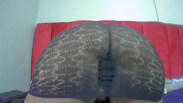 Snapshot of assqueenxx chatting on October 16, 9:06 am assqueenxx online show from October 16, 9:06 am