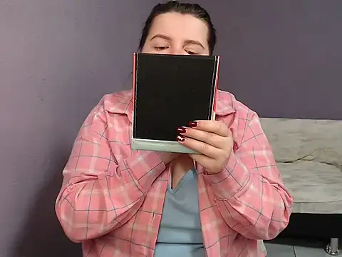 Snapshot of so_shy chatting on October 8, 6:37 am so shy online show from October 8, 6:37 am