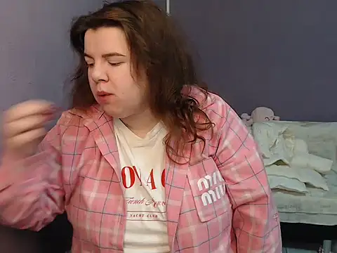 Snapshot of so_shy chatting on October 19, 7:00 am so shy online show from October 19, 7:00 am