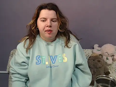 Snapshot of so_shy chatting on December 4, 7:40 am so shy online show from December 4, 7:40 am