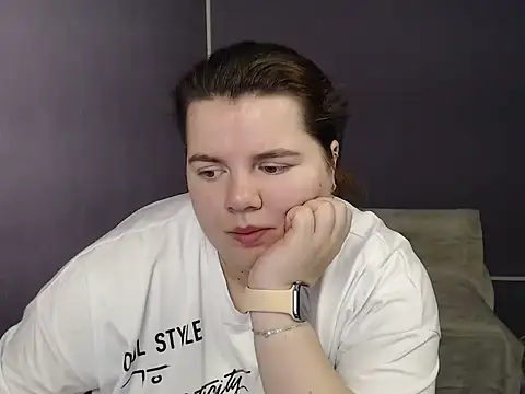 Snapshot of so_shy chatting on September 9, 8:02 am so shy online show from September 9, 8:02 am