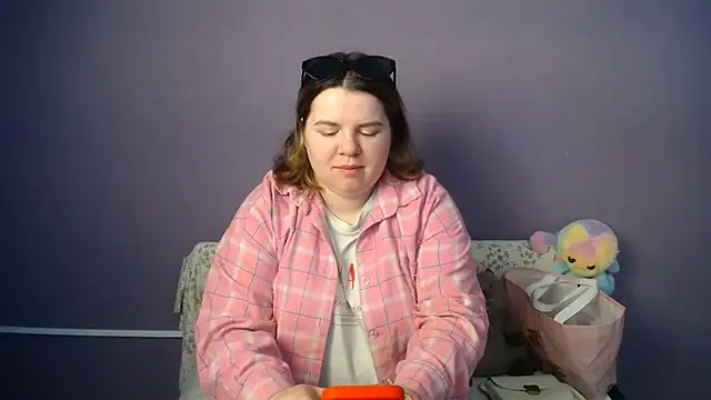 so shy online show from May 17, 6:13 am
