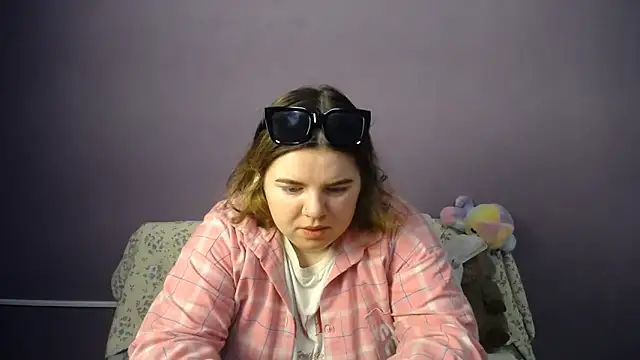 so shy online show from June 1, 6:13 am