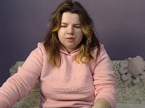 Snapshot of so_shy chatting on December 3, 7:30 am so shy online show from December 3, 7:30 am