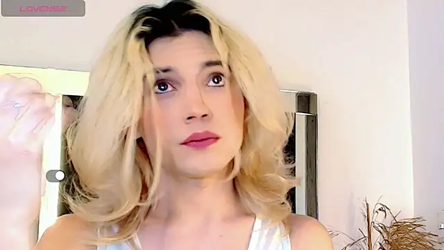 honey skin online show from November 6, 9:30 pm